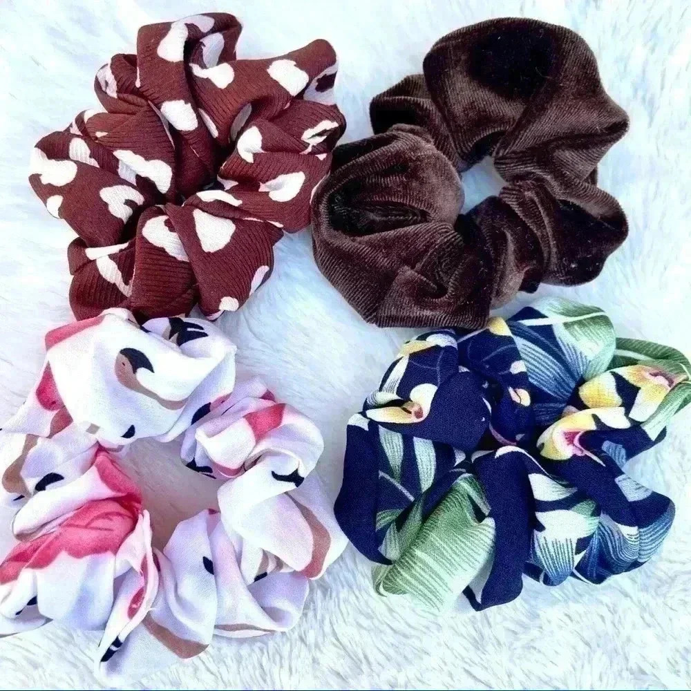 Tropical Getaway (4) Themed M/L Scrunchies‎